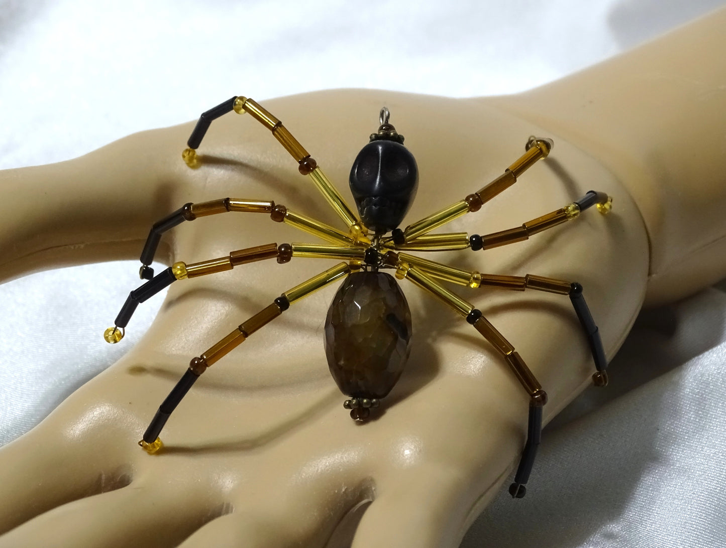 Agate and Howlite Spider